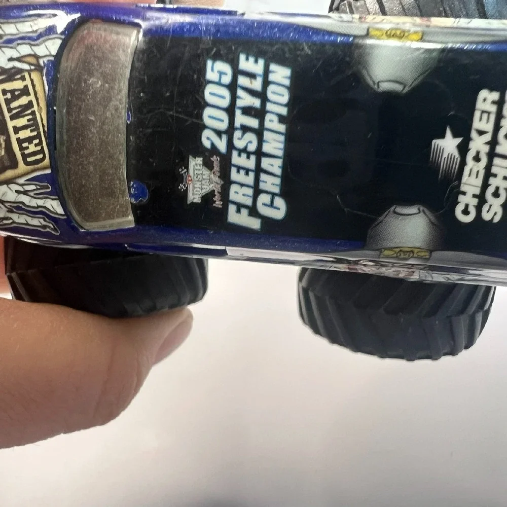 Hot Wheels‎ Monster Jam Bounty Hunter Freestyle Champion 2005, 1/64, Silver Rims